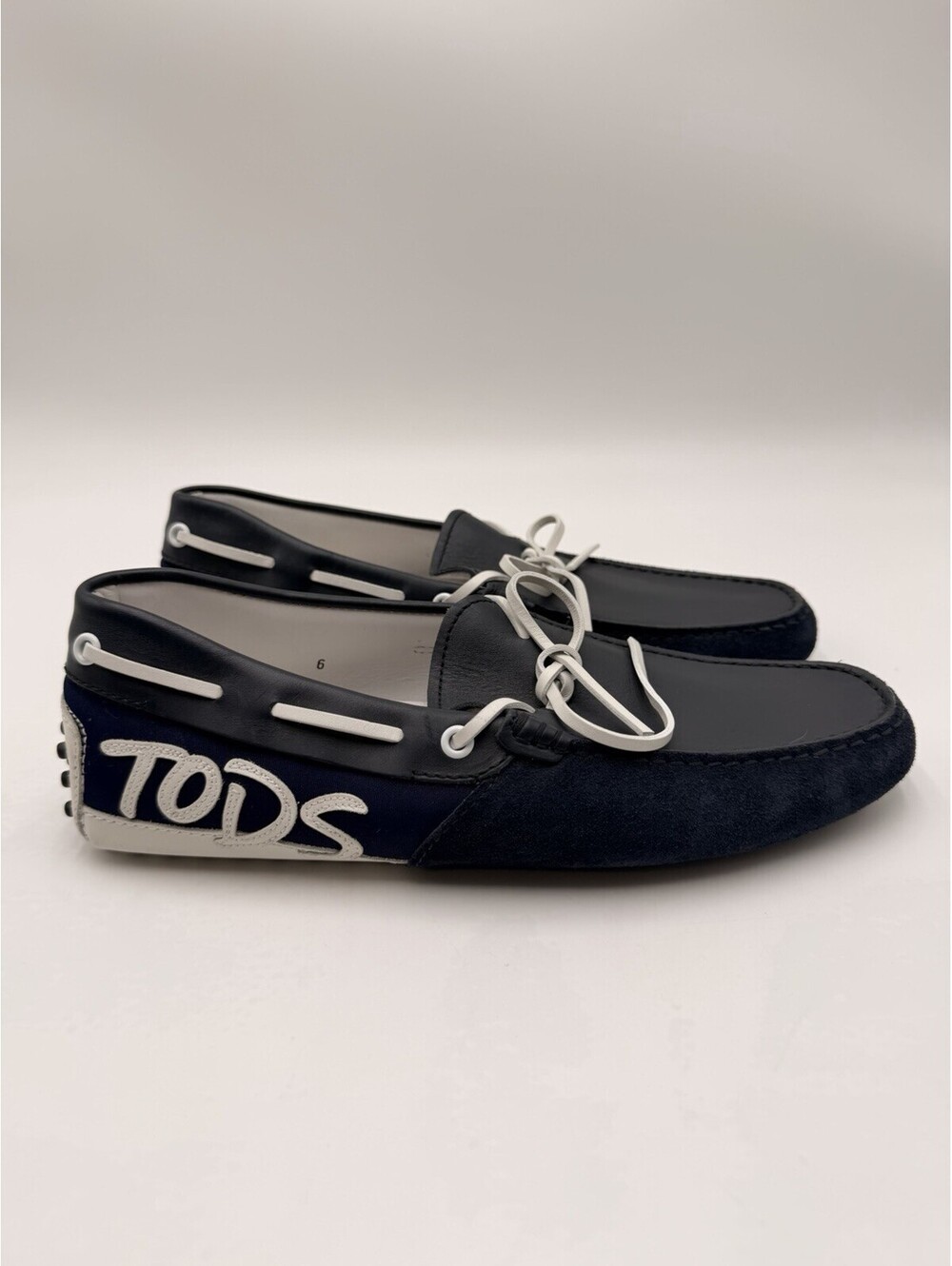 Tod's Gommini navy / white driving moccasins prominent logo patch Size 6UK